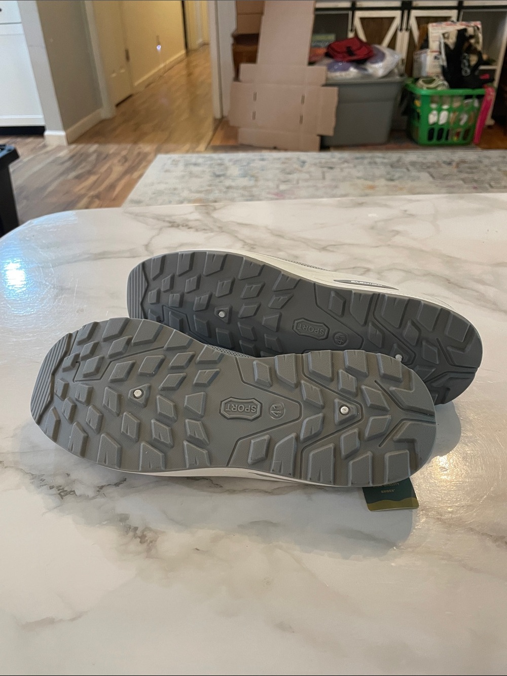 Sonorous shoes - Picture 3 of 3